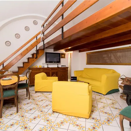 Locazione Turistica Emilia's By Interhome * Sorrento